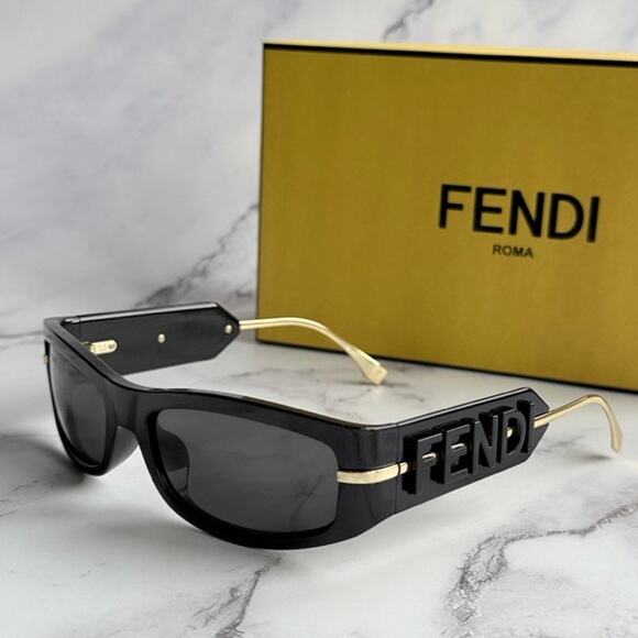 SALE! NEW Fendi FE40120I Fendigraphy Black Shield Sunglasses - Picture 1 of 10